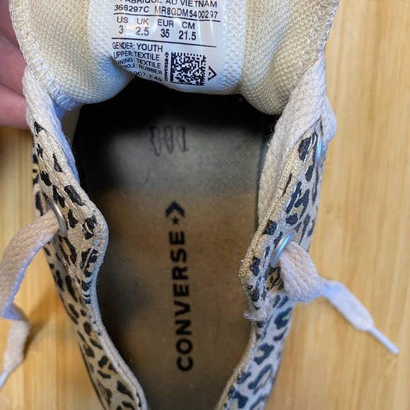 Rare girls leopard print converse sneakers. - Picture 3 of 5